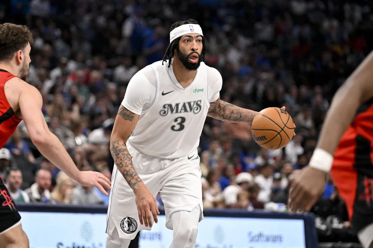 Anthony Davis tegi Dallases rohkem kui hiilgava stardi: 26 punkti, 16 lauapalli, 7 korvisöötu, 3 kulpi.
