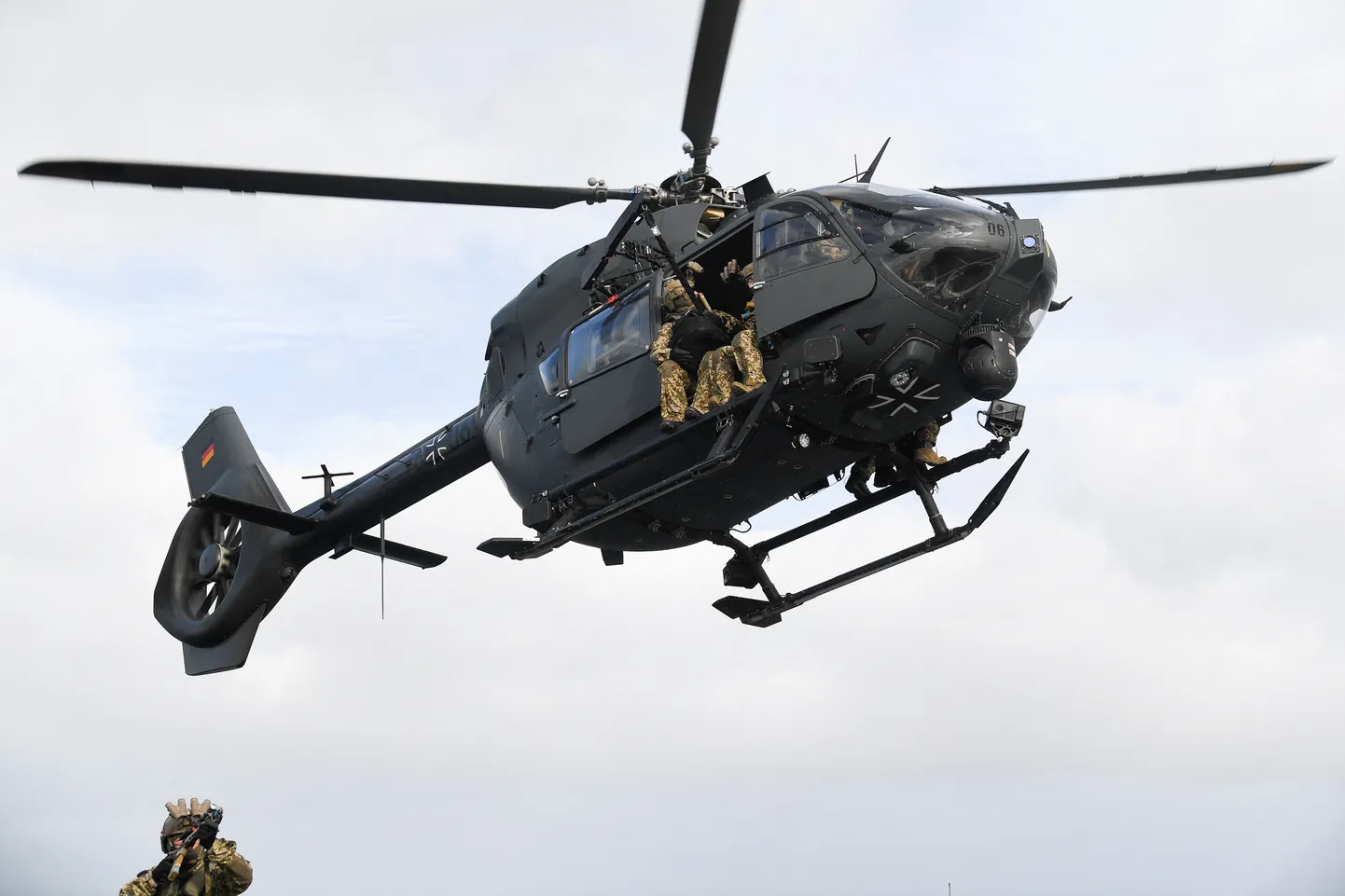 Saksa sõjaväe helikopter Saksa mereväe väljaõppekohas 21. veebruaril 2023. aastal.