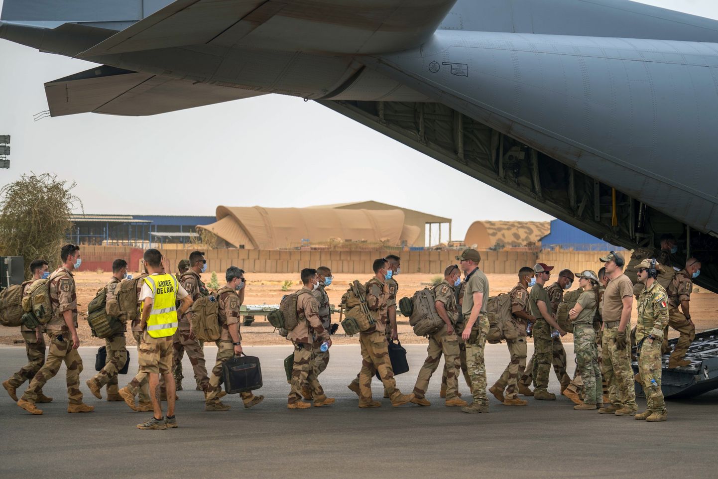Prantsuse sõdurid 2021. aastal USA transpordilennukiga Malist lahkumas.
