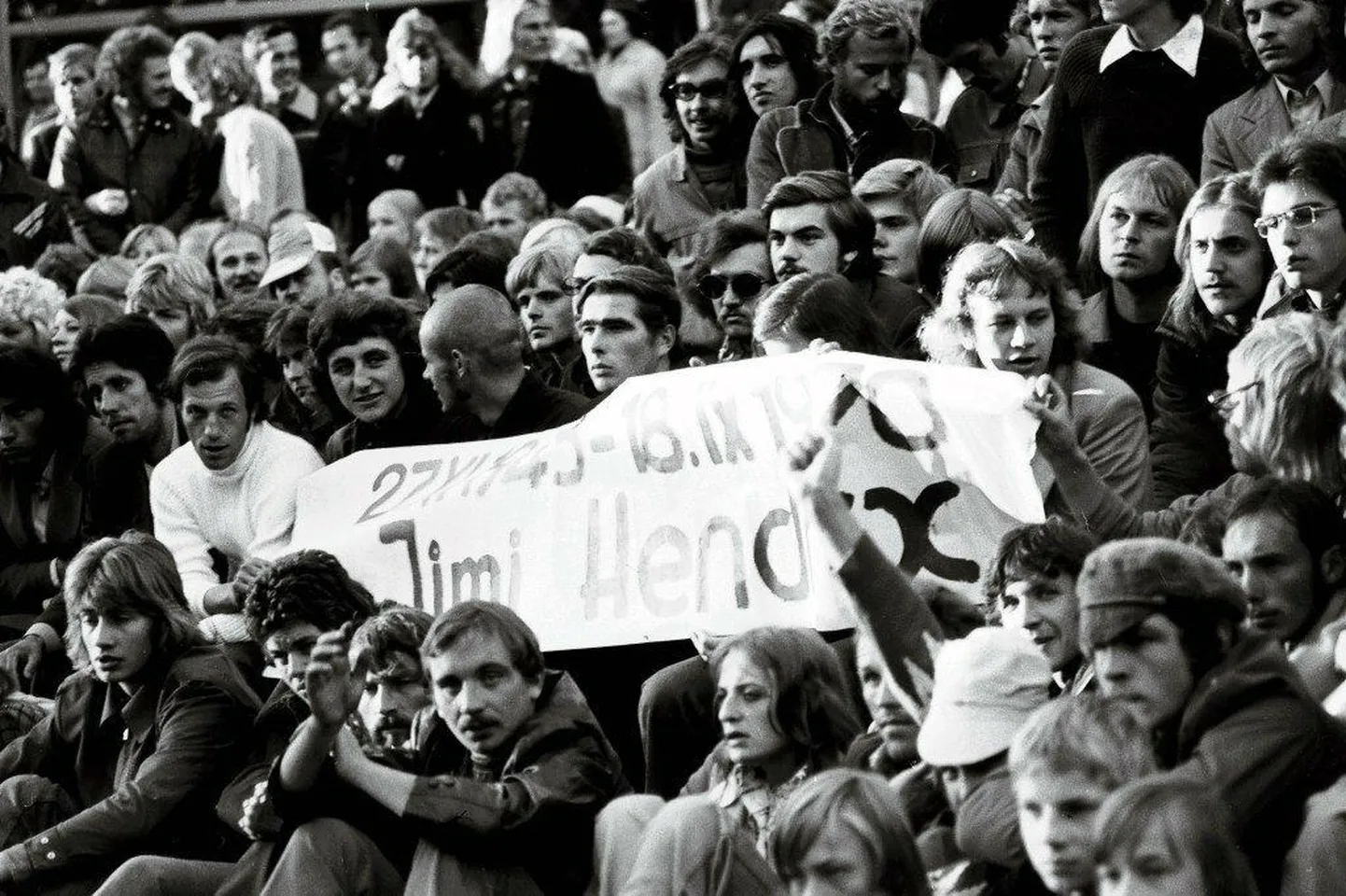 Viljandi rokifestivalile olid 1976. aastal kohale sõitnud hipid mitte ainult Eestist, Lätist ja Leedust, vaid tuldi isegi Vladivostokist ja Harkivist.