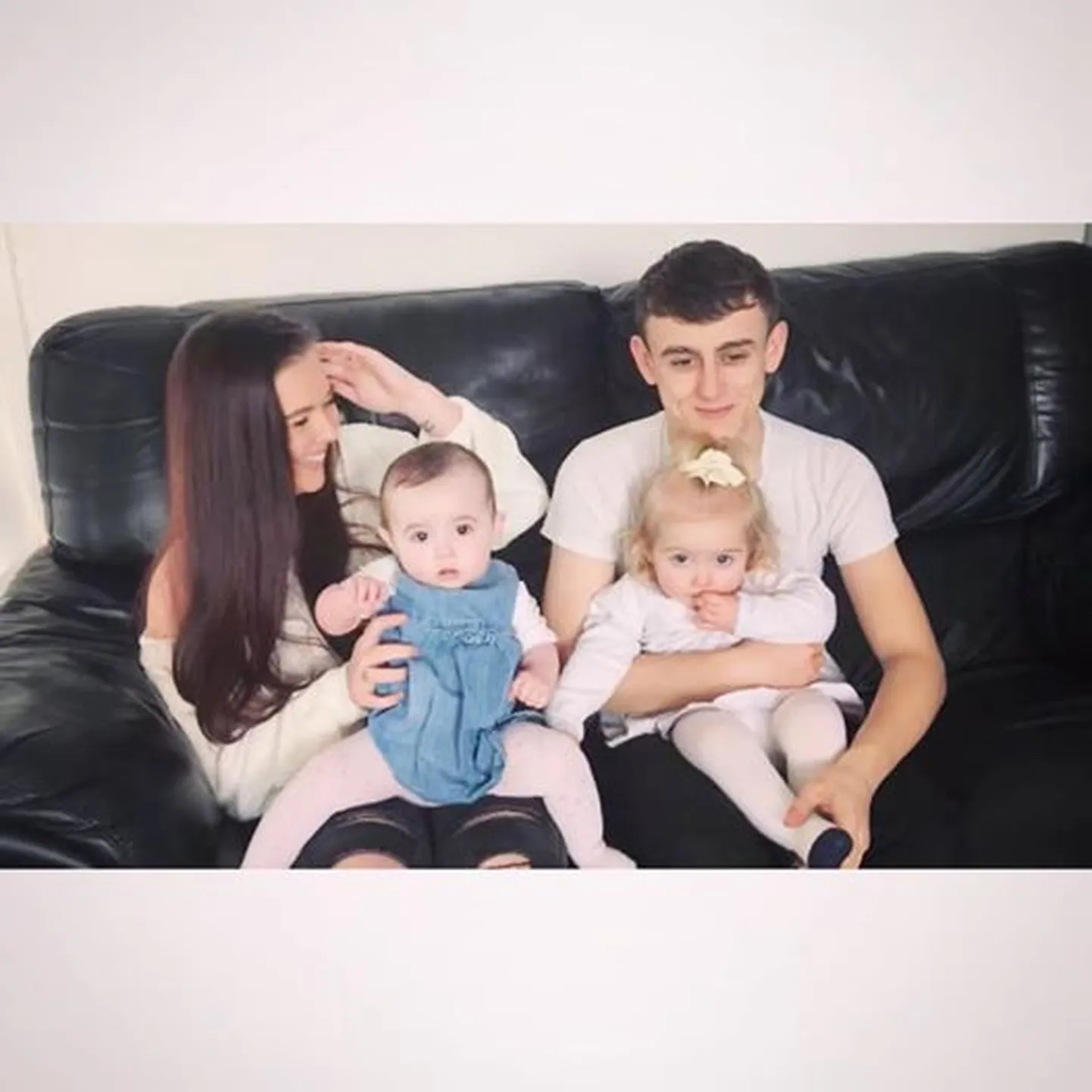 Эммалуиз Леггэйт с семьей