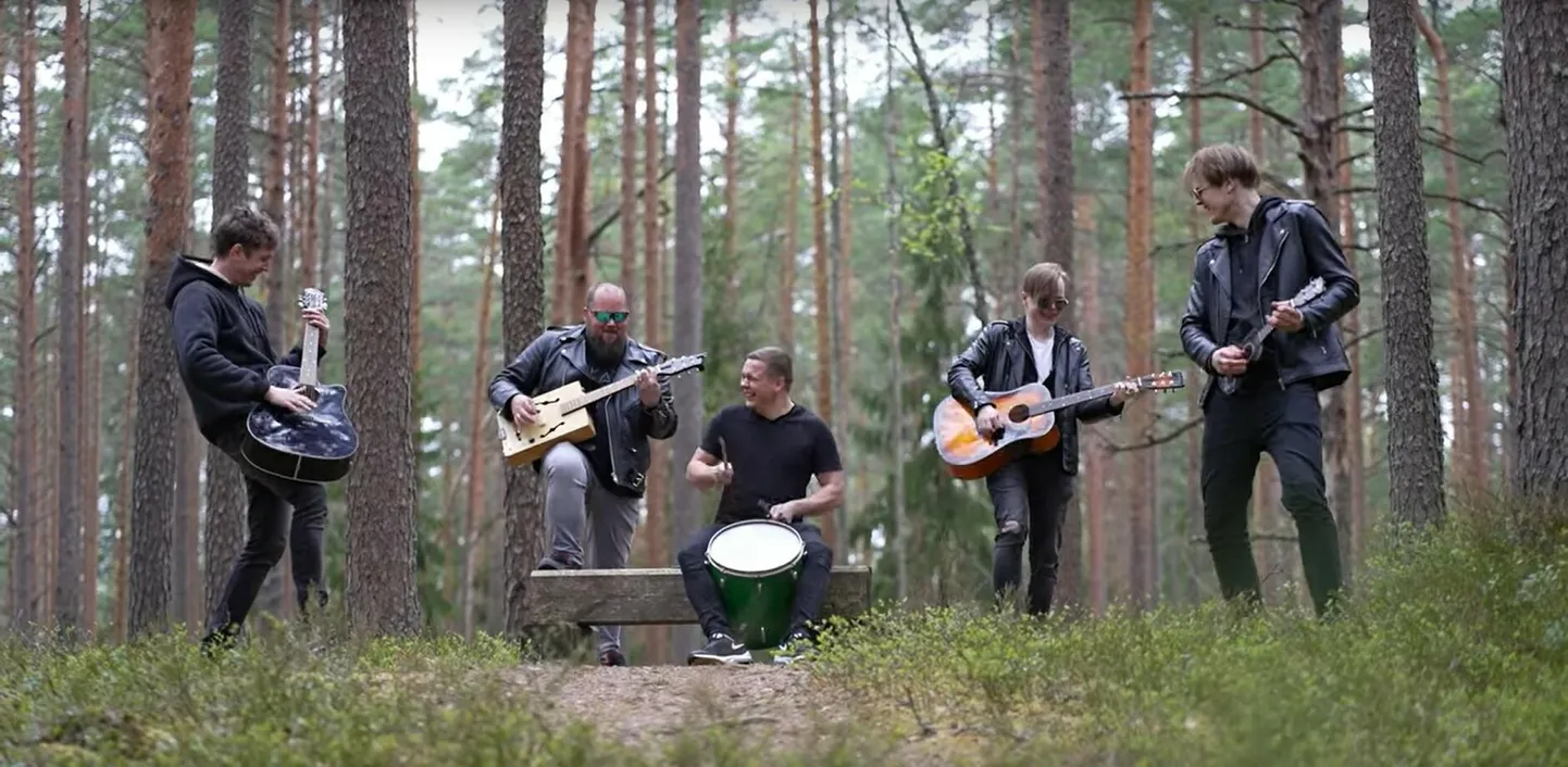 Järvamaal tegutsev viieliikmeline rokkbänd Eleegium tuli välja vana singli uue versiooniga.