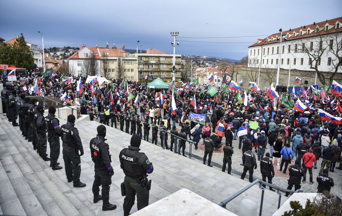 Slovakid protestimas Bratislavas Slovakkia ja USA kaitsekoostöö leppe vastu.