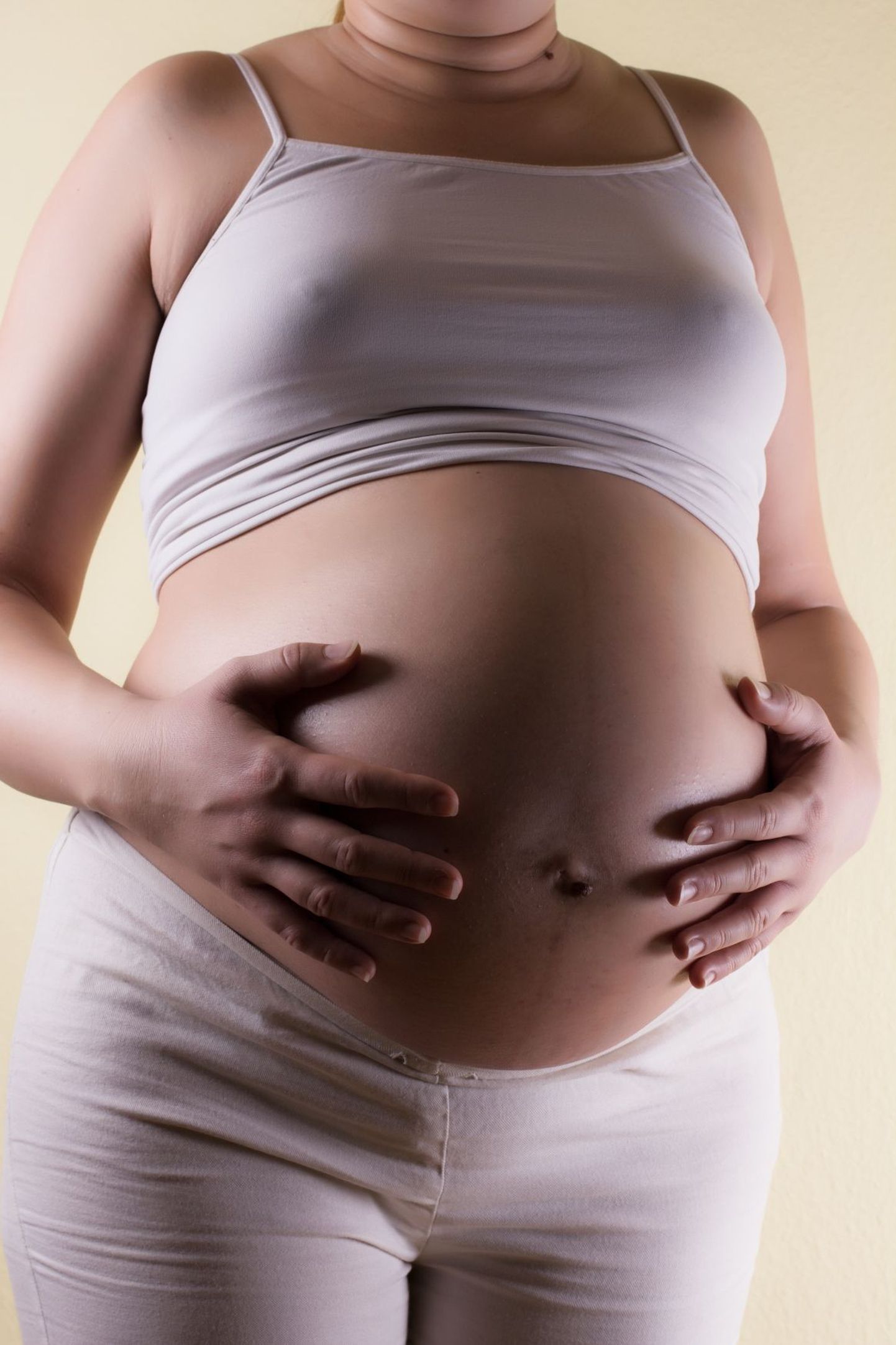 Kodusünnitust plaaniv naine peaks võimalikud riskid koos ämmaemandaga läbi kaaluma.