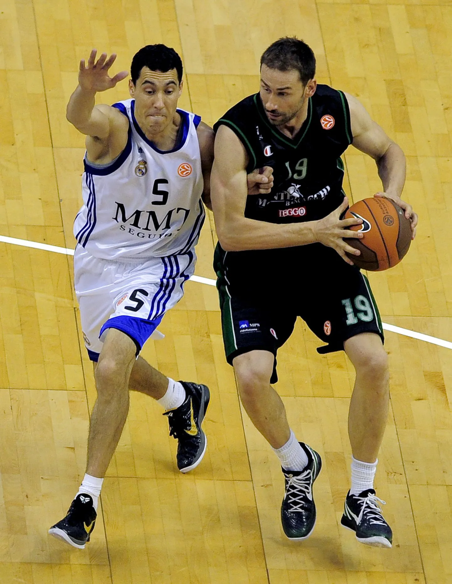 Marko Jaric (palliga) Siena Montepaschi särgis.