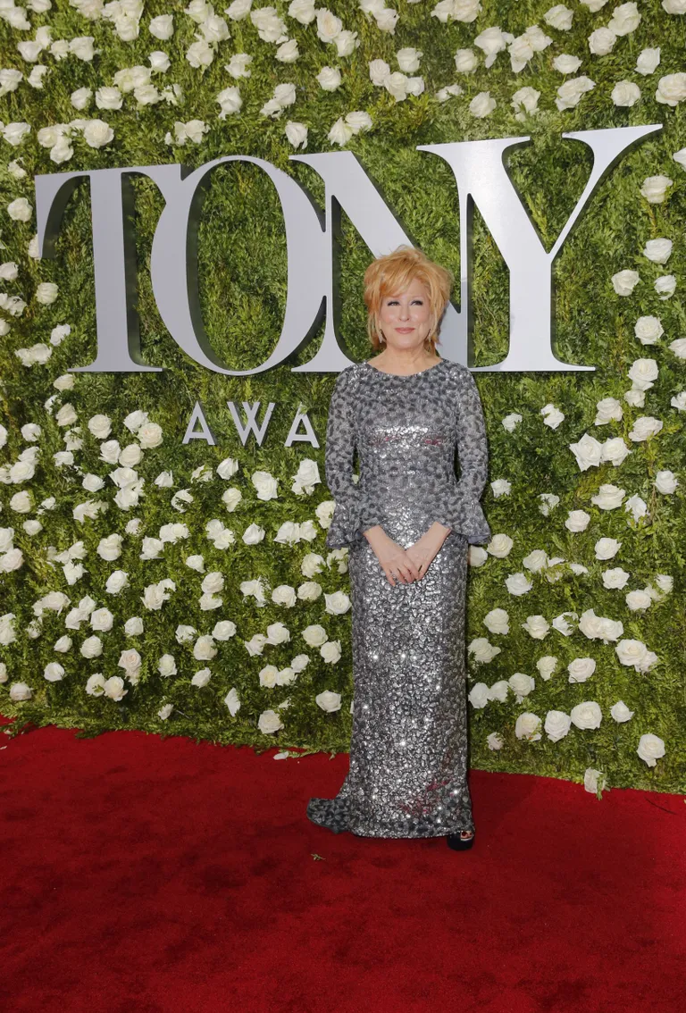 Nõutuimate pääsmete edetabeli teisel kohal on klassikalise «Hello, Dolly!» taaslavastus, mille peaosas Bette Midler.