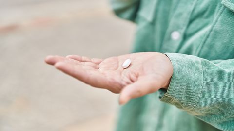 Üks tablett, kaks lahendust: levinud ravim vähendab nii luumurdude kui dementsuse riski