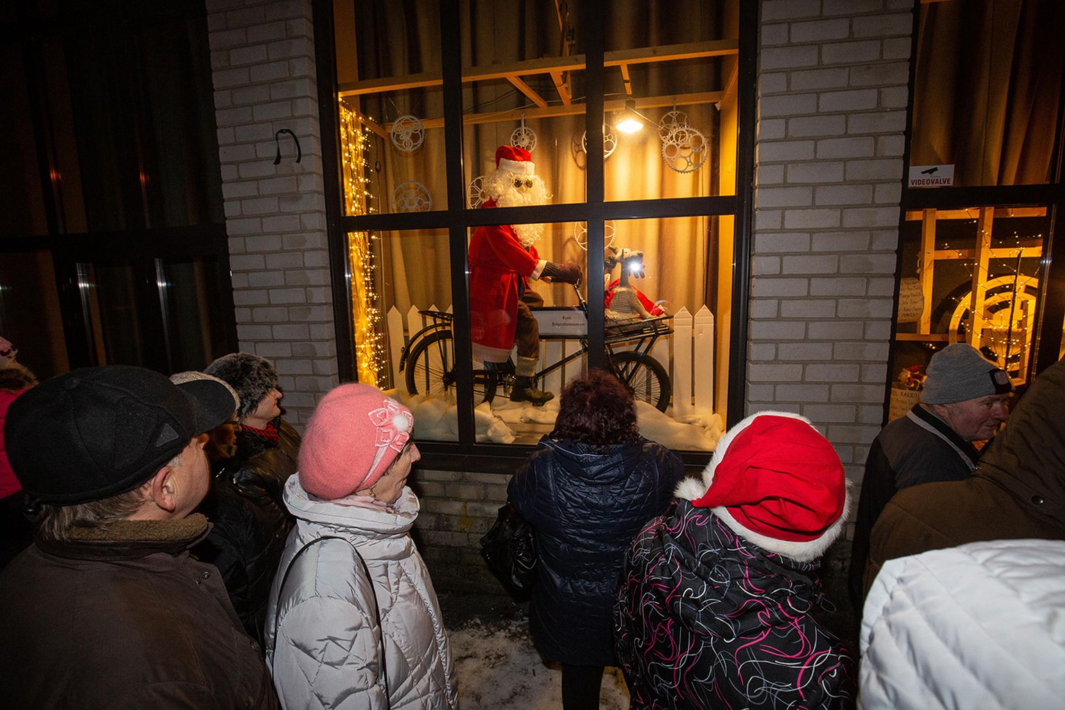 Seekord pälvis Väätsa vaateakendest enim tähelepanu jalgrattamuuseumi väntav jõuluvana.