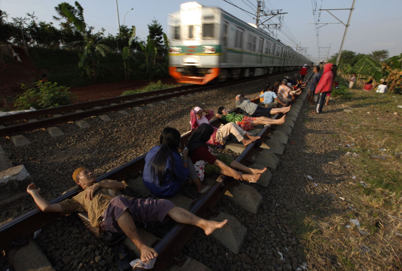Indoneeslased raudteel end «ravimas»