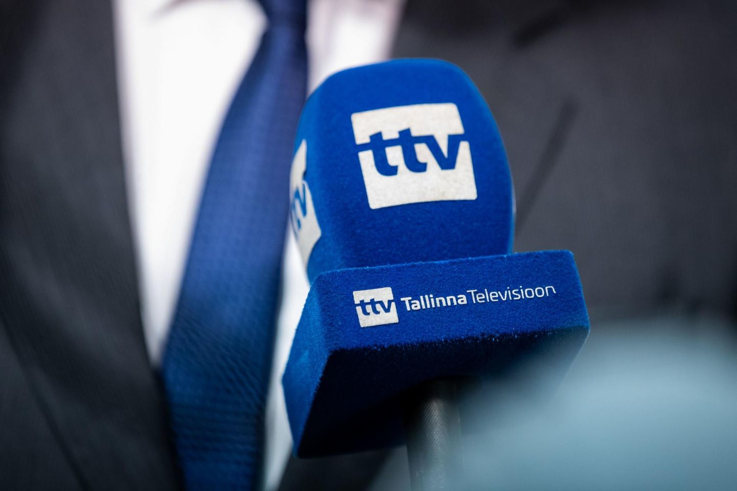 Hingusele saadetud Tallinna televisioonil leidub senimaani tulihingelisi pooldajaid. Tuntuim nendest on veteranpoliitik Edgar Savisaar.