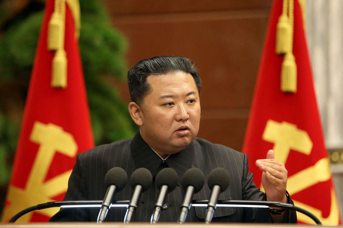 Kim Jong Un kõneles eile poliitbüroo koosolekul.
