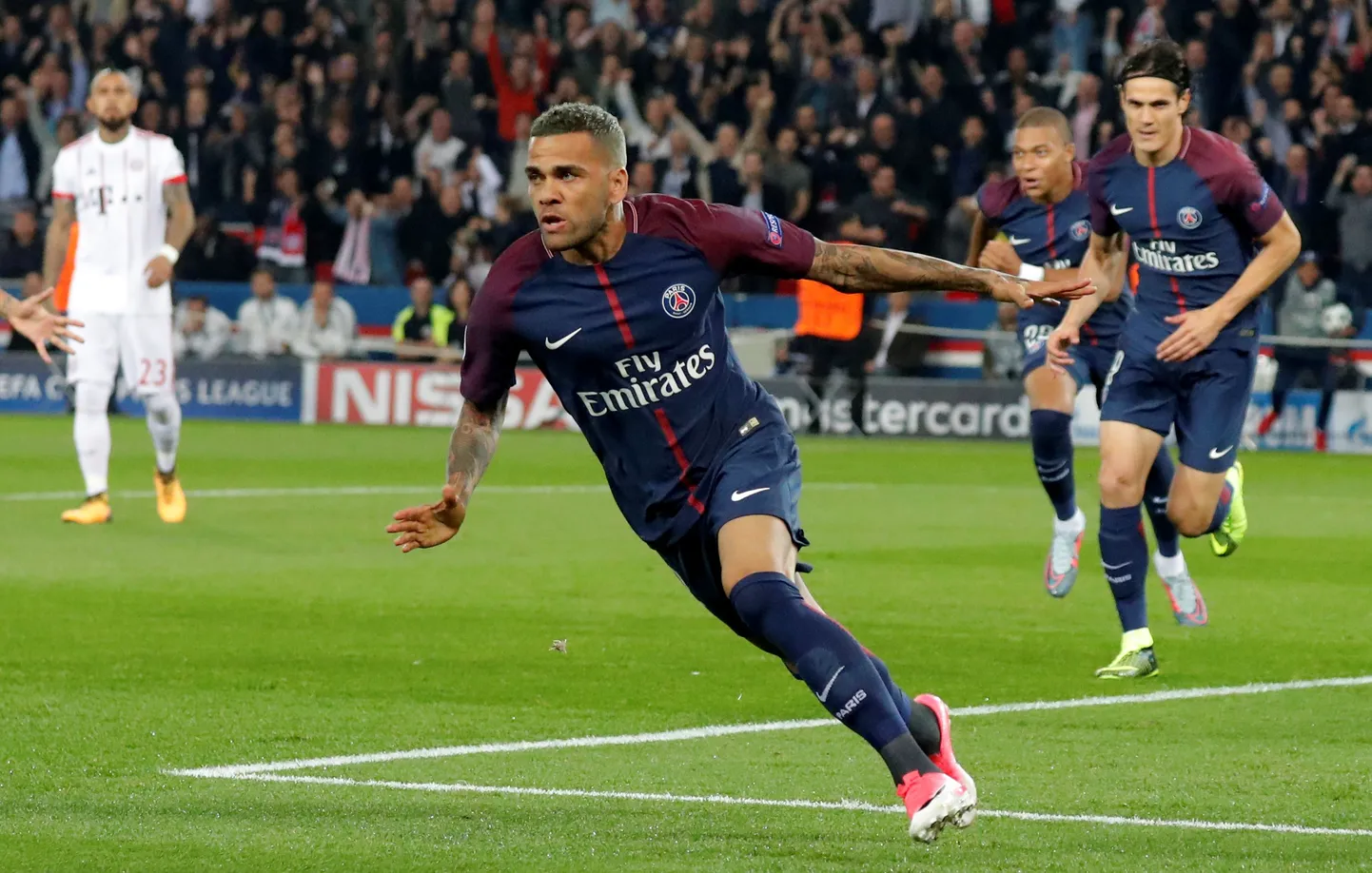 Dani Alves tähistab väravat