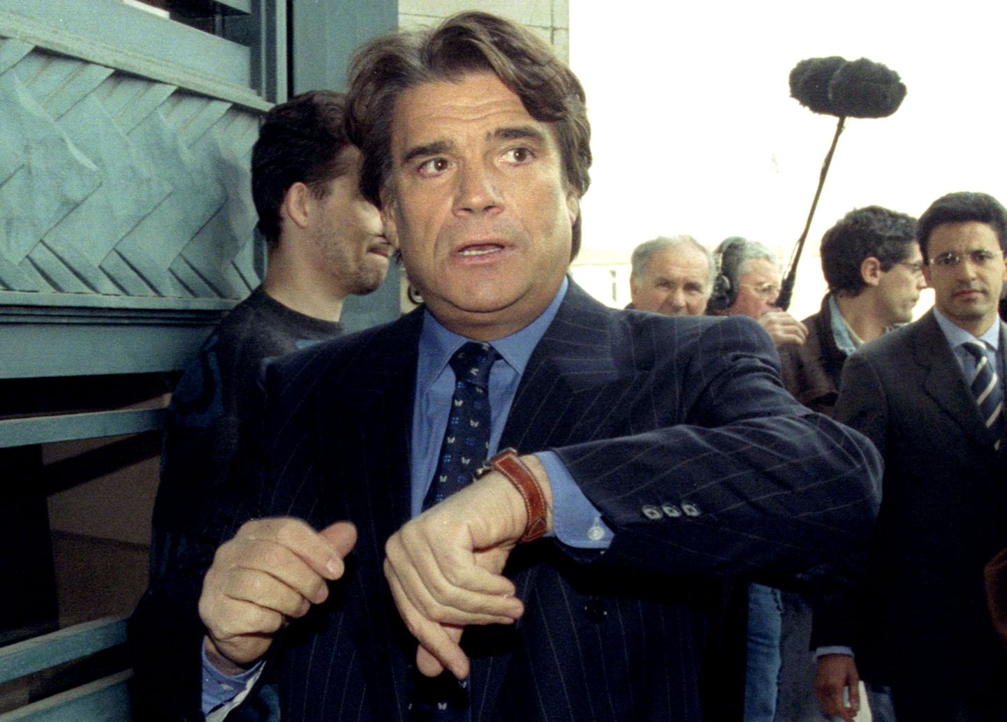 Former French tycoon Bernard Tapie arrives at court in a fraud trial over his defunct business empire, March 18, 1996. Tapie, a former cabinet minister, faces up to five years in prison if found guilty on charges of misusing corportate funds of his Testut scale company . REUTERS/Pascal Rossignol