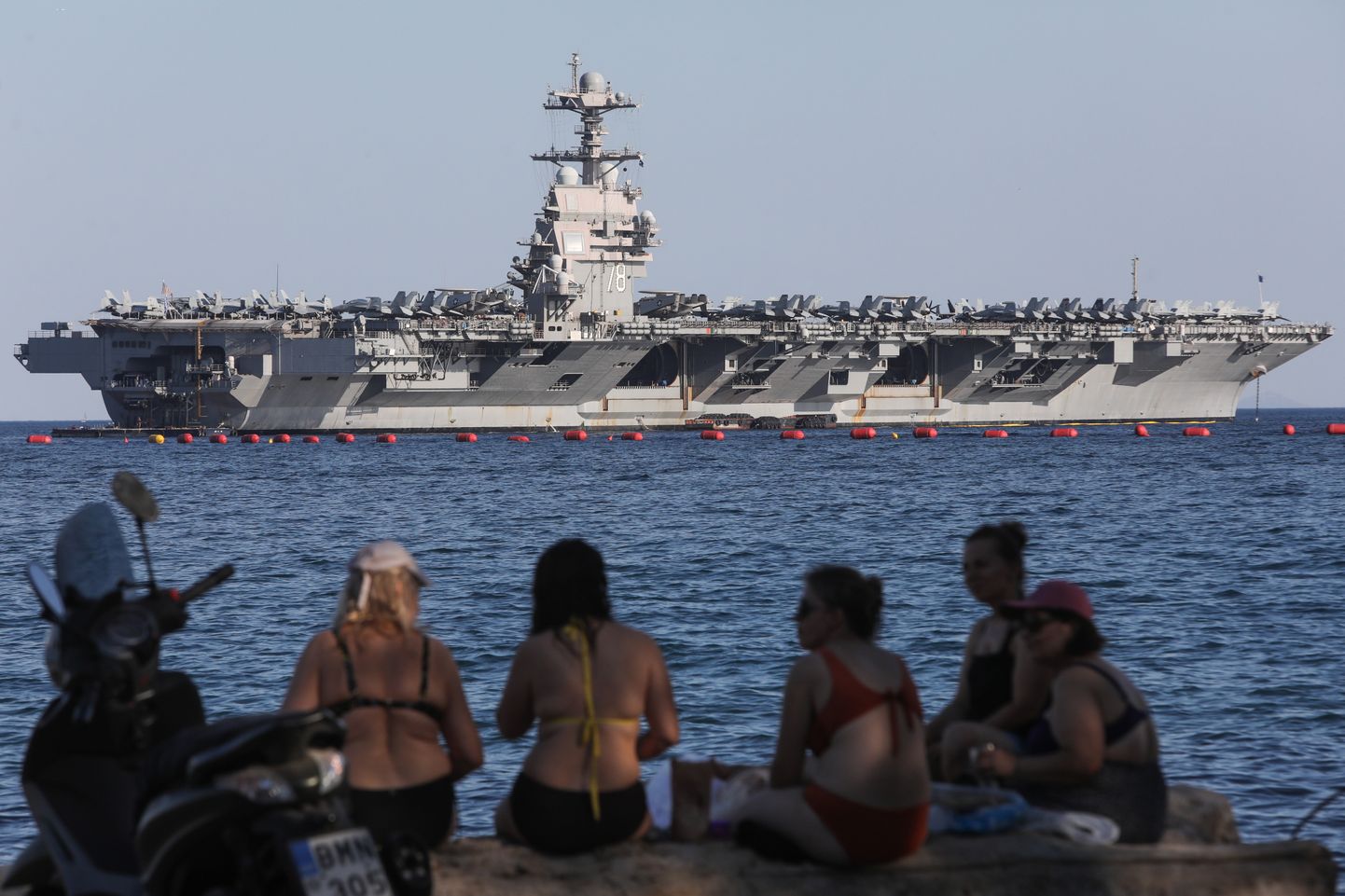 Авианосец ВМС США Gerald R. Ford в Пирее, Греция, 30 июля 2023 года. После террористической атаки ХАМАС США направили этот и другие корабли к побережью Израиля.