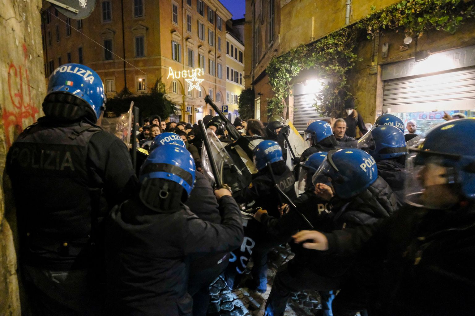 Itaalia anarhistide Cospito toetusmeeleavaldusel tekkinud vastasseis Itaalia politseiga, 31. detsembril 2022. a.