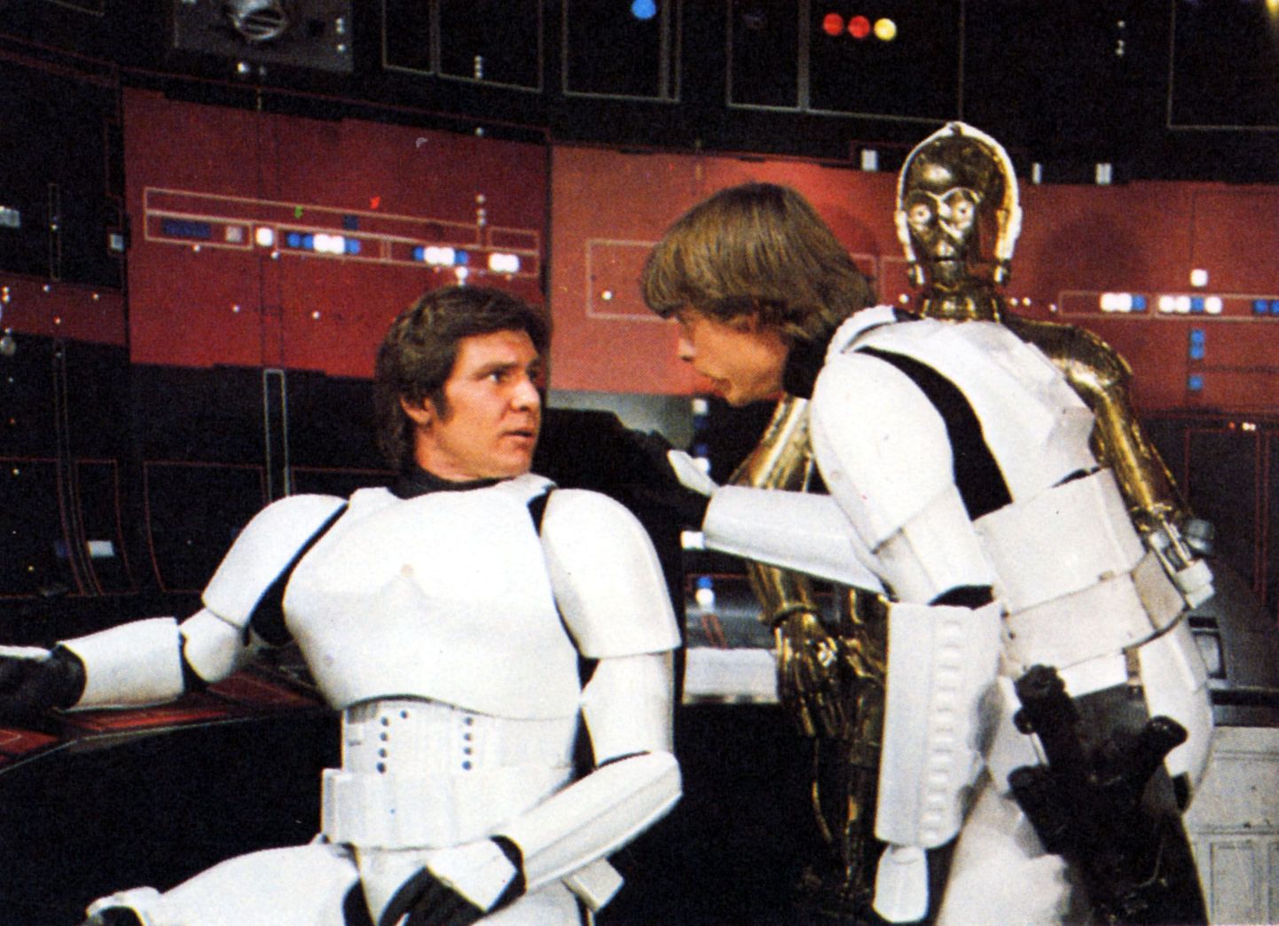 Star Warsi kuulsad tegelased Han Solo (Harrison Ford), Luke Skywalker (Mark Hammill) ja robot C3PO.