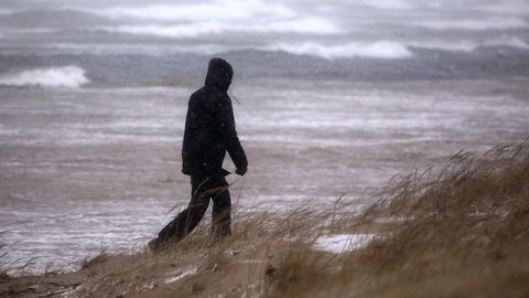 Конец апреля будет холодным; в воскресенье ожидается разрушительная буря