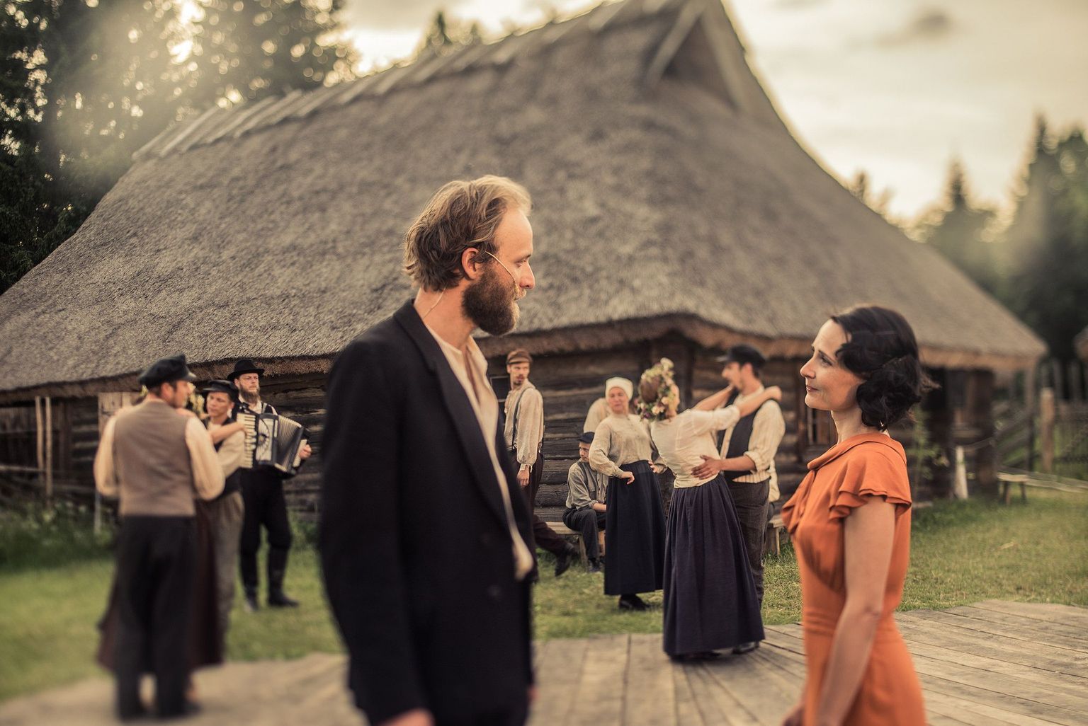 Katku Villu (Ott Aardam) ja Kõrboja Anna (Kadri Lepp) lavastuses "Kõrboja perenaine" on publiku ees ka tänavu.