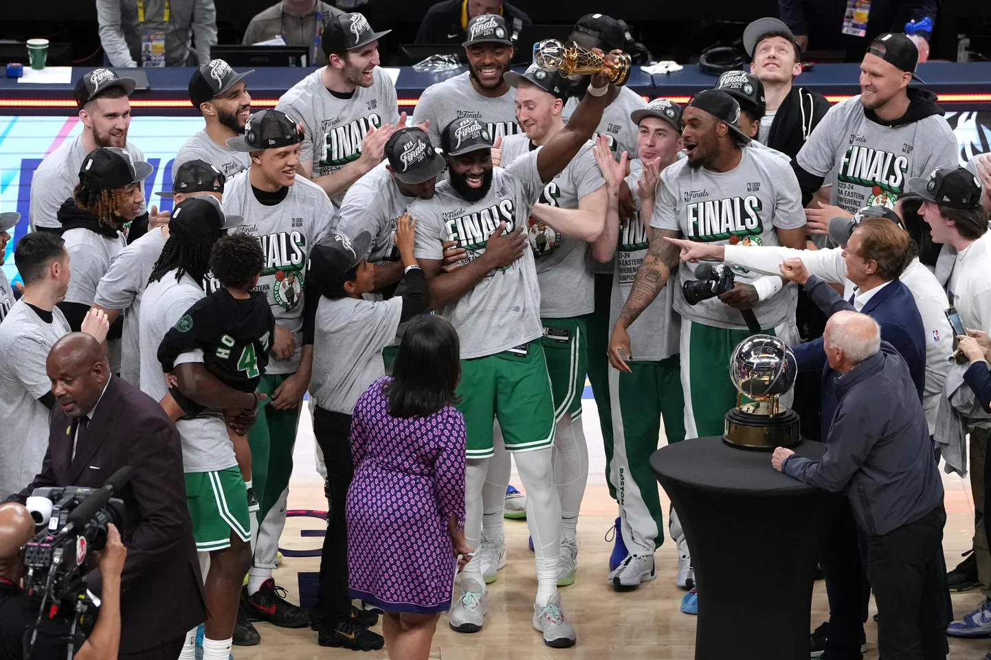 Bostonas "Celtics" līksmo