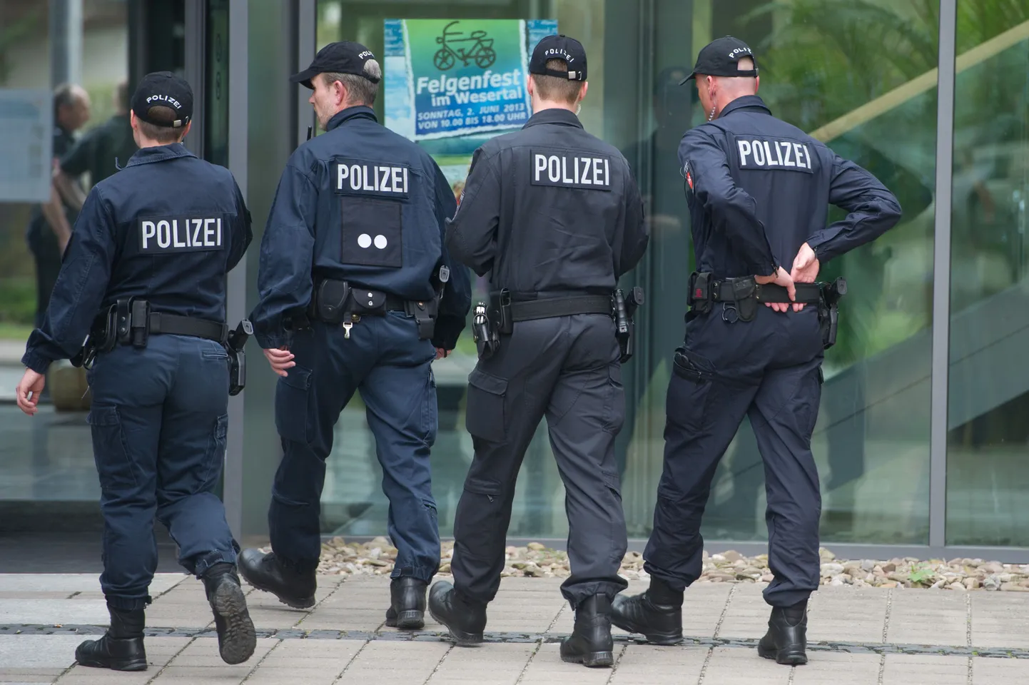 Politseinikud saabuvad veretööpaigale Hamelinis.