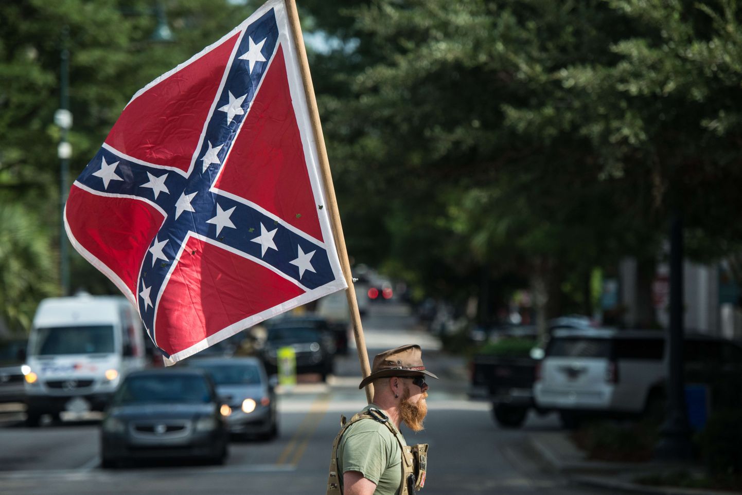 Konföderatsiooni lippu kandev ameeriklane Lõuna-Carolina osariigis.