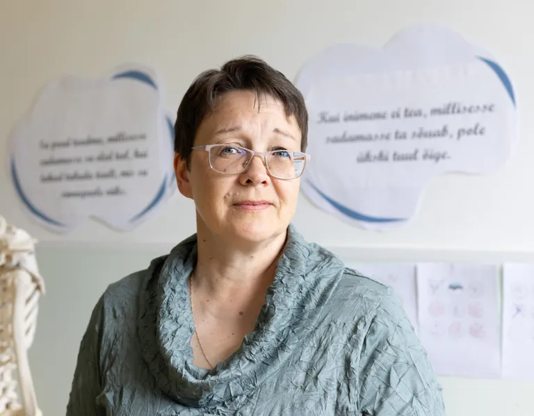 Põhja-Sakala praegune abivallavanem Luule Tiirmaa on samuti Võhma koolis töötanud. "Mina töötasin Kristel Vahtra kõrval pool õppeaastat õppealajuhatajana," ütles ta.