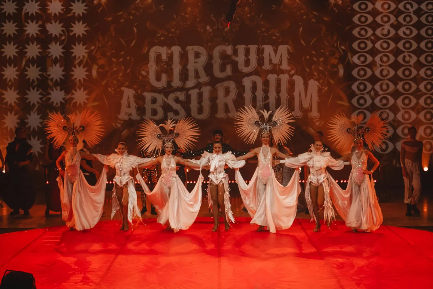 «Circum Absurdum»: Noblessneris Nobeli saali loodud kujundus viitab klassikalisele tsirkusetelgile. Atmosfäär eeldab lõbujanu.
