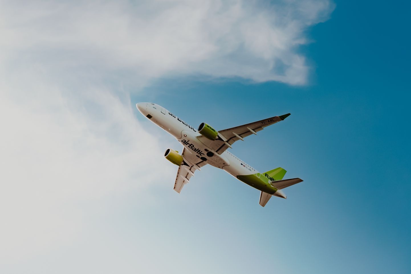 Самолет airBaltic