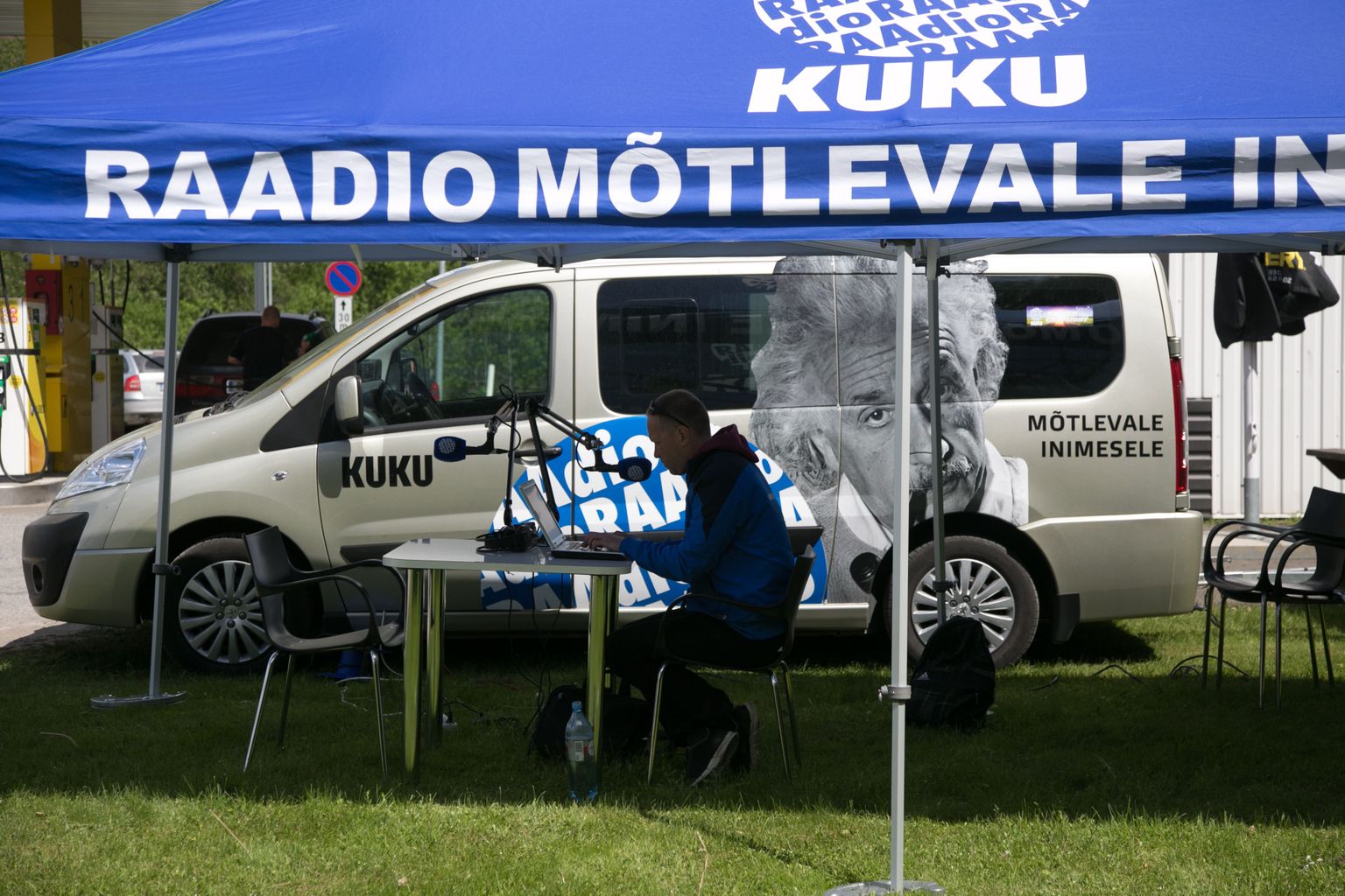 Kuku raadio algatatud «Selge grupijuht 2015» kampaania Paides Olerexi tanklas.
