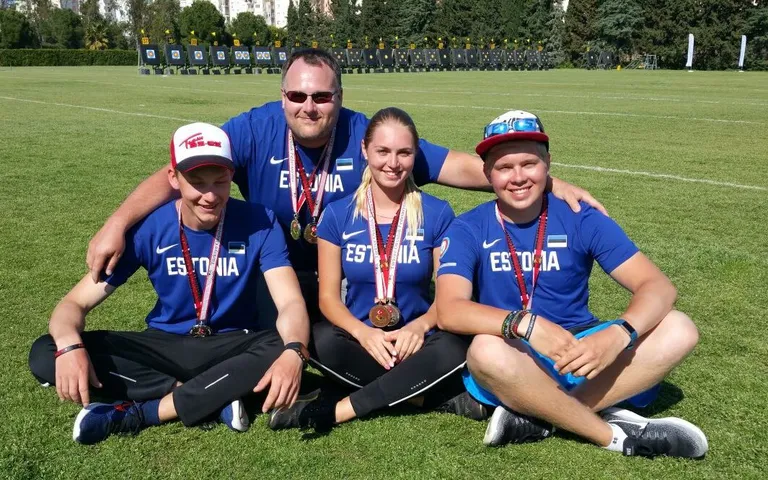Võidukad Eesti vibusportlased nädalavahetusel Türgis Antalyas rahvusvahelisel turniiril K. Bagatir Spring Arrows: Märt Oona (vasakult), Tanel Kaasik, Reena Pärnat ja Karl Kivilo.