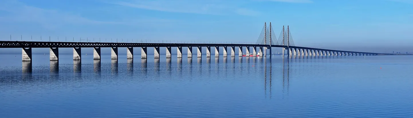 Saaremaa silla rajajatele eeskujuks oleva Sundi silla ehitus läks toonases vääringus maksma 2,6 miljardit eurot ja kestis neli aastat.