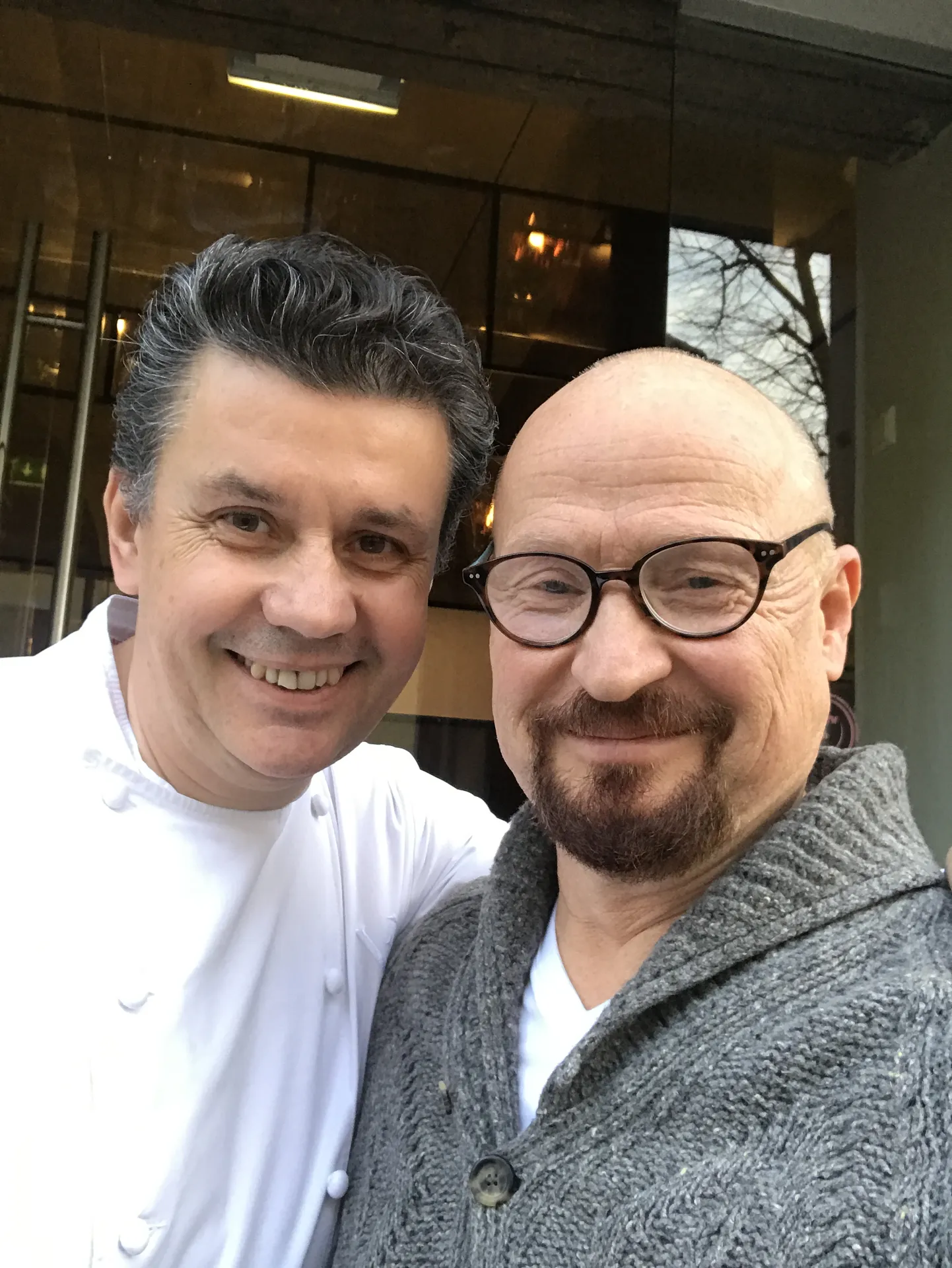 Andres Peets ja kokanduslegend Frederic Vardon, kes on Alain Ducasse õpilane.