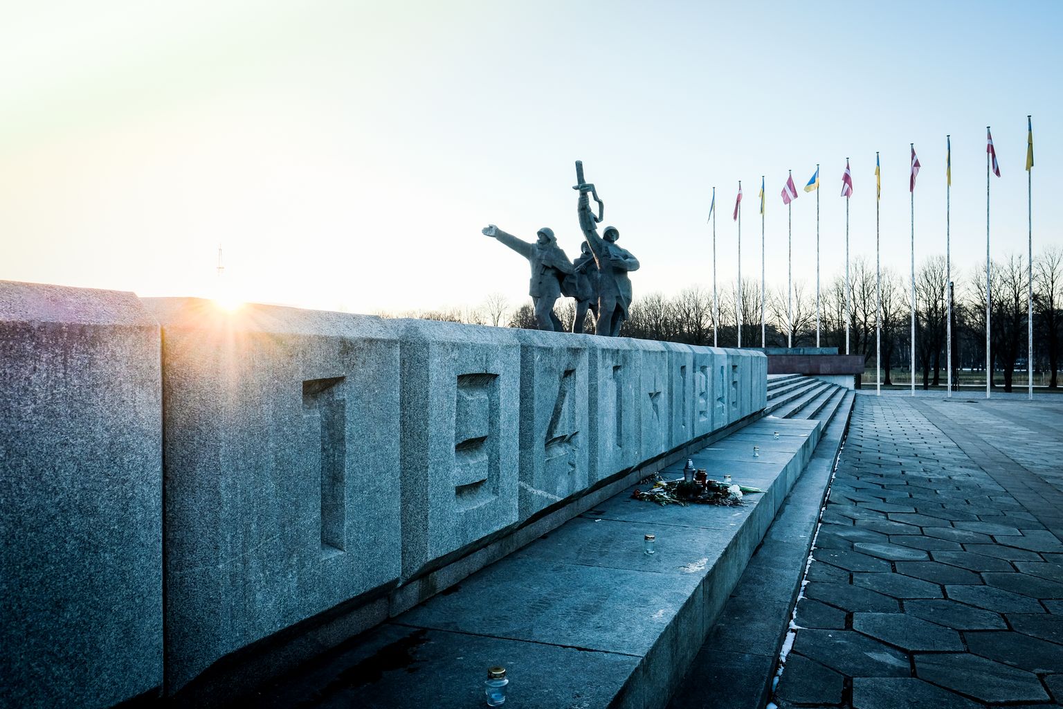 Памятник в парке Победы в Пардаугаве