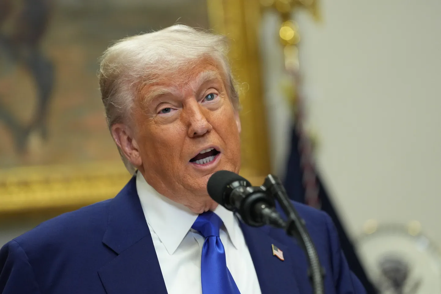 USA president Trump vastas Valges Majas küsimustele relvarahu, kaubanduse ja ravimite kohta ning allkirjastas seejärel korralduse ravimite hindade vähendamiseks 12. mail 2025.