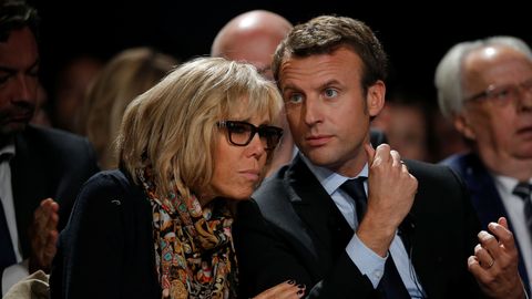 Charlie Hebdo высмеял Макрона и его жену  