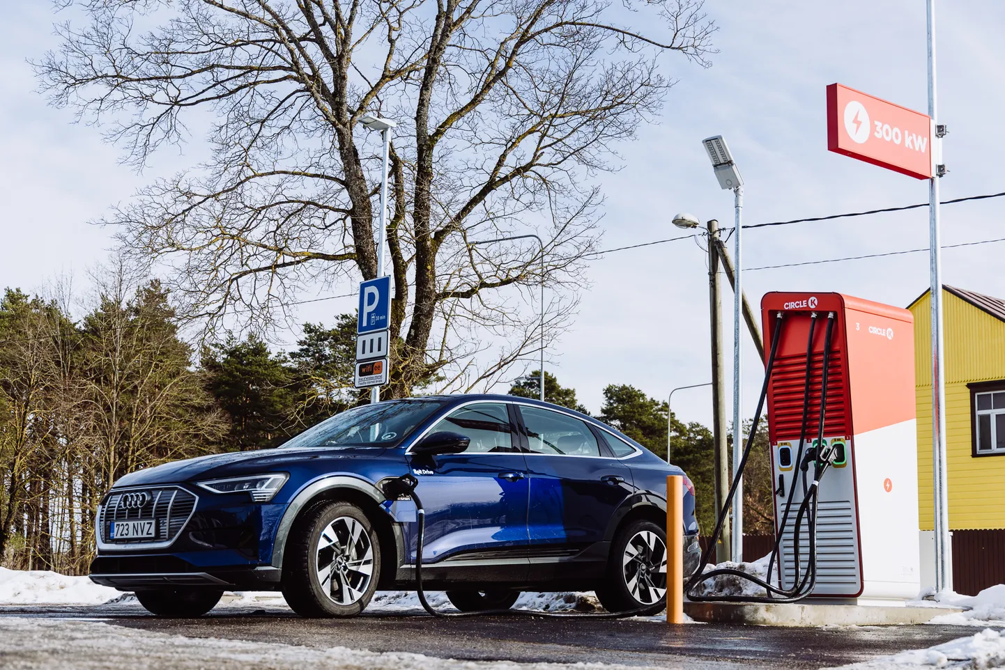 Pärnu Riia mnt Circle K teenindusjaama uus elektriautode laadija.
