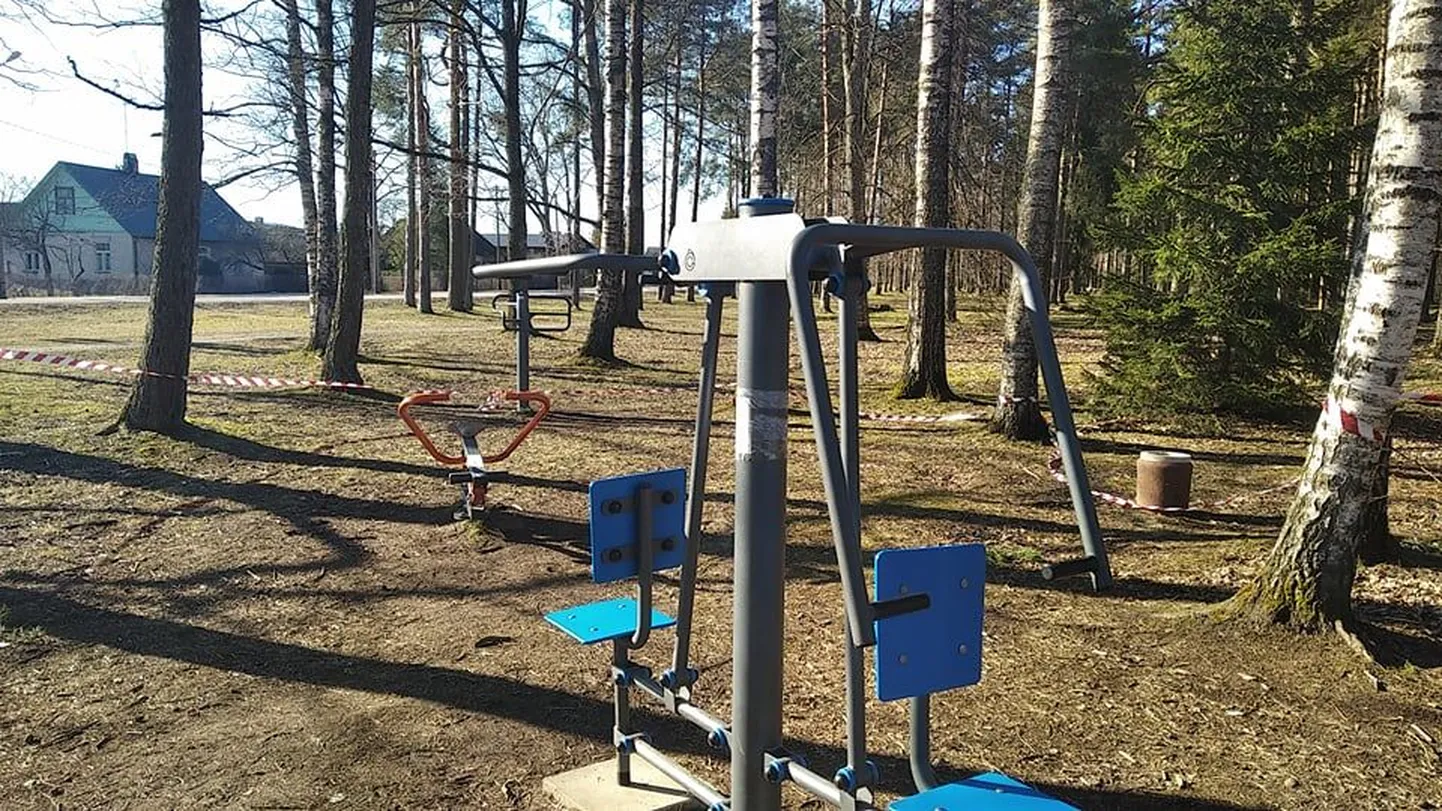 Tolli metsa välijõusaal