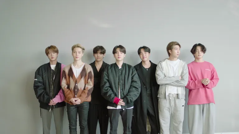 BTS MTV auhinda vastu võtmas.