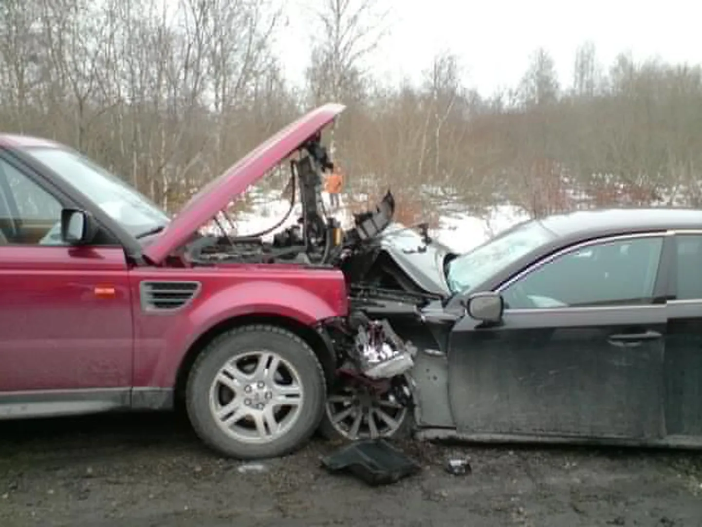 Одна из аварий, произошедших в Эстонии в этом году. В волости Раэ столкнулись два автомобиля.