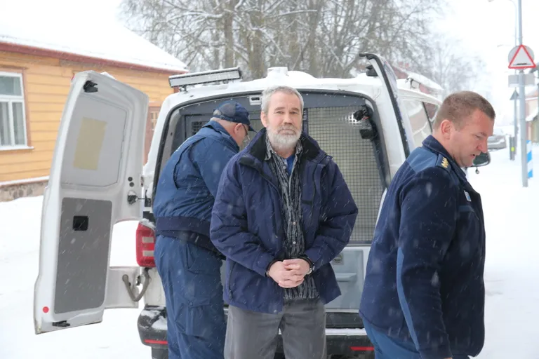 Viljandi kohtumajas kuulutati täna välja Tuhalaanes lauljanna Hedvig Hansoni perekonda tappa püüdnud Aivar Visnapile määratud karistus.