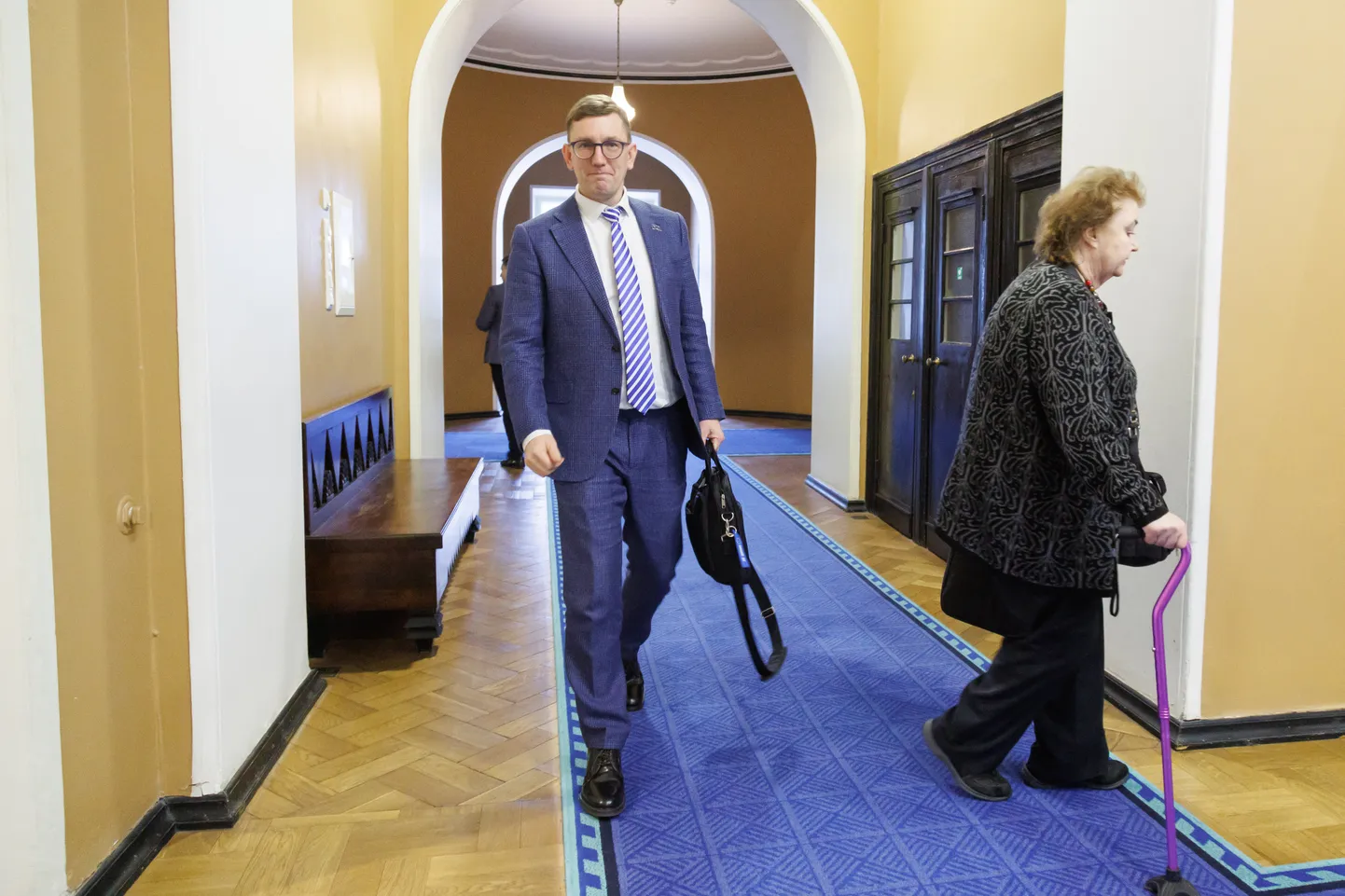 Kristen Michal riigikogu hoones.