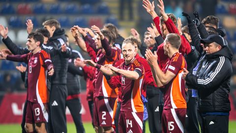 Latvijas futbola izlase FIFA rangā pakāpjas par divām vietām