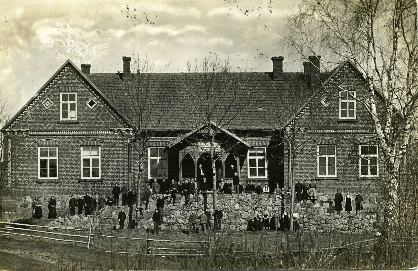 Aru vallakool 1909. aastal.