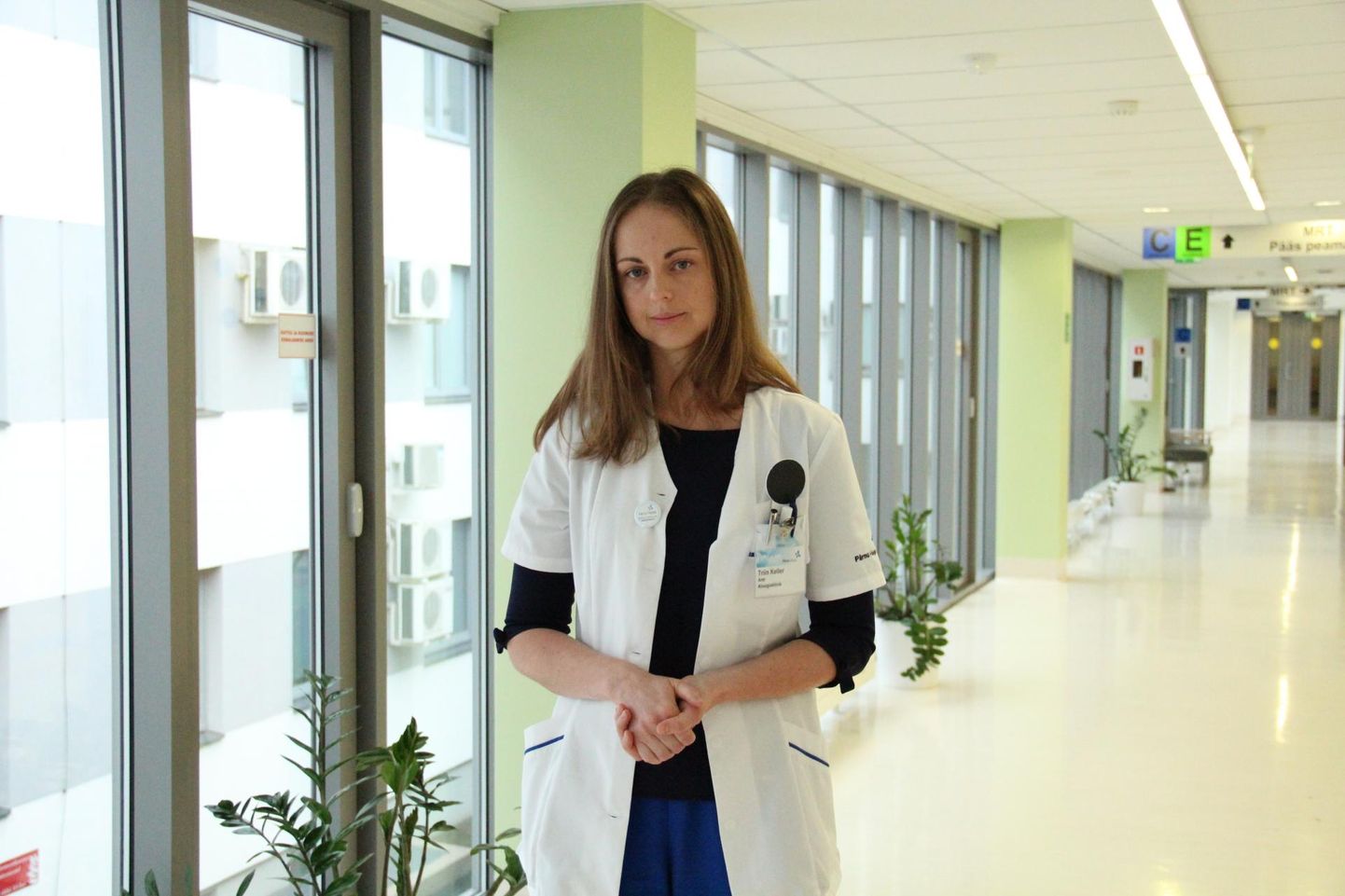 Silmaarst Triin Keller hakkab Pärnus ravima imikute ­pisarateede sulgust.