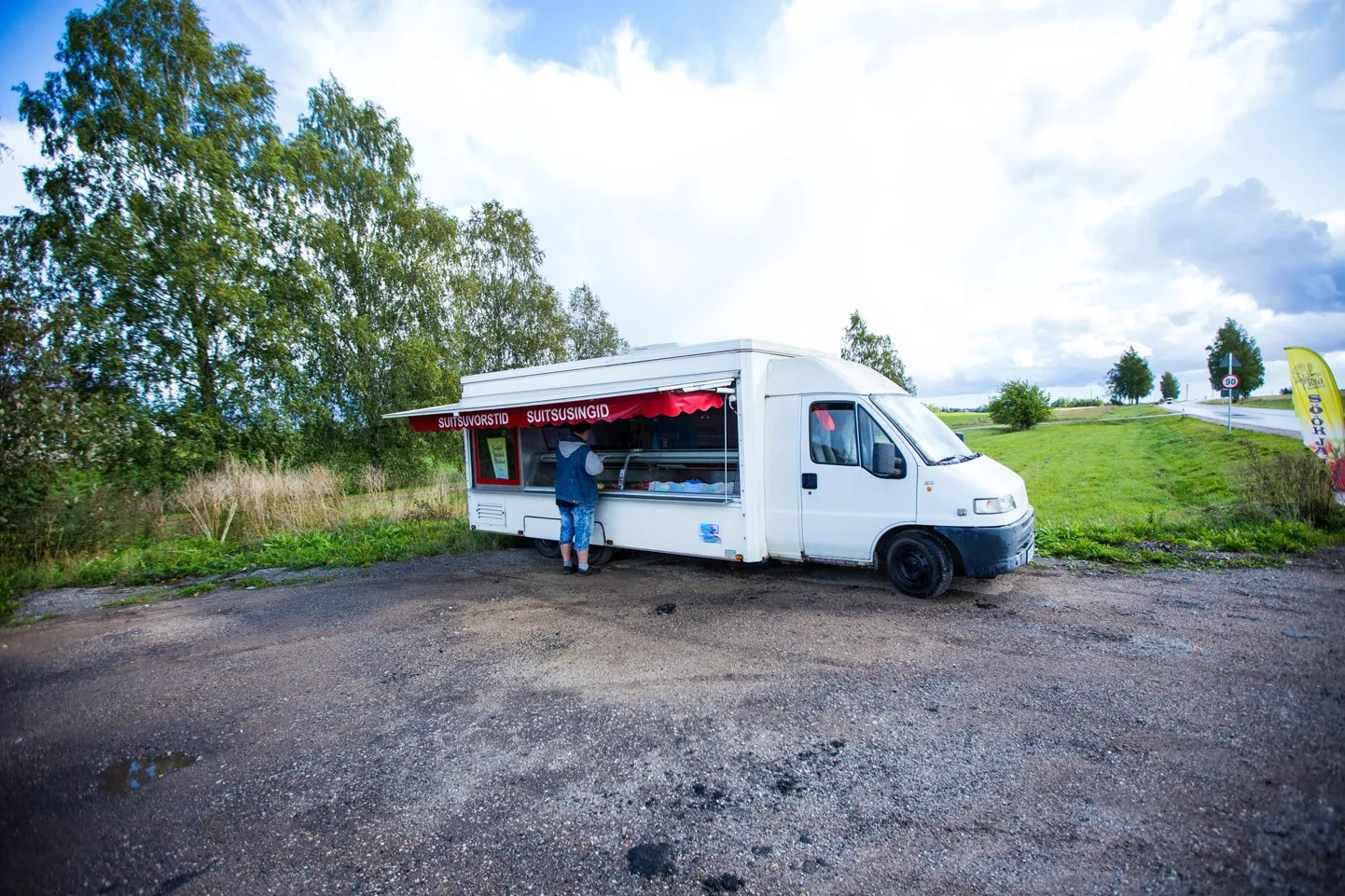 Uustulnuk Assamalla parkimisplatsil kaupleb esialgu sinkide-vorstidega.