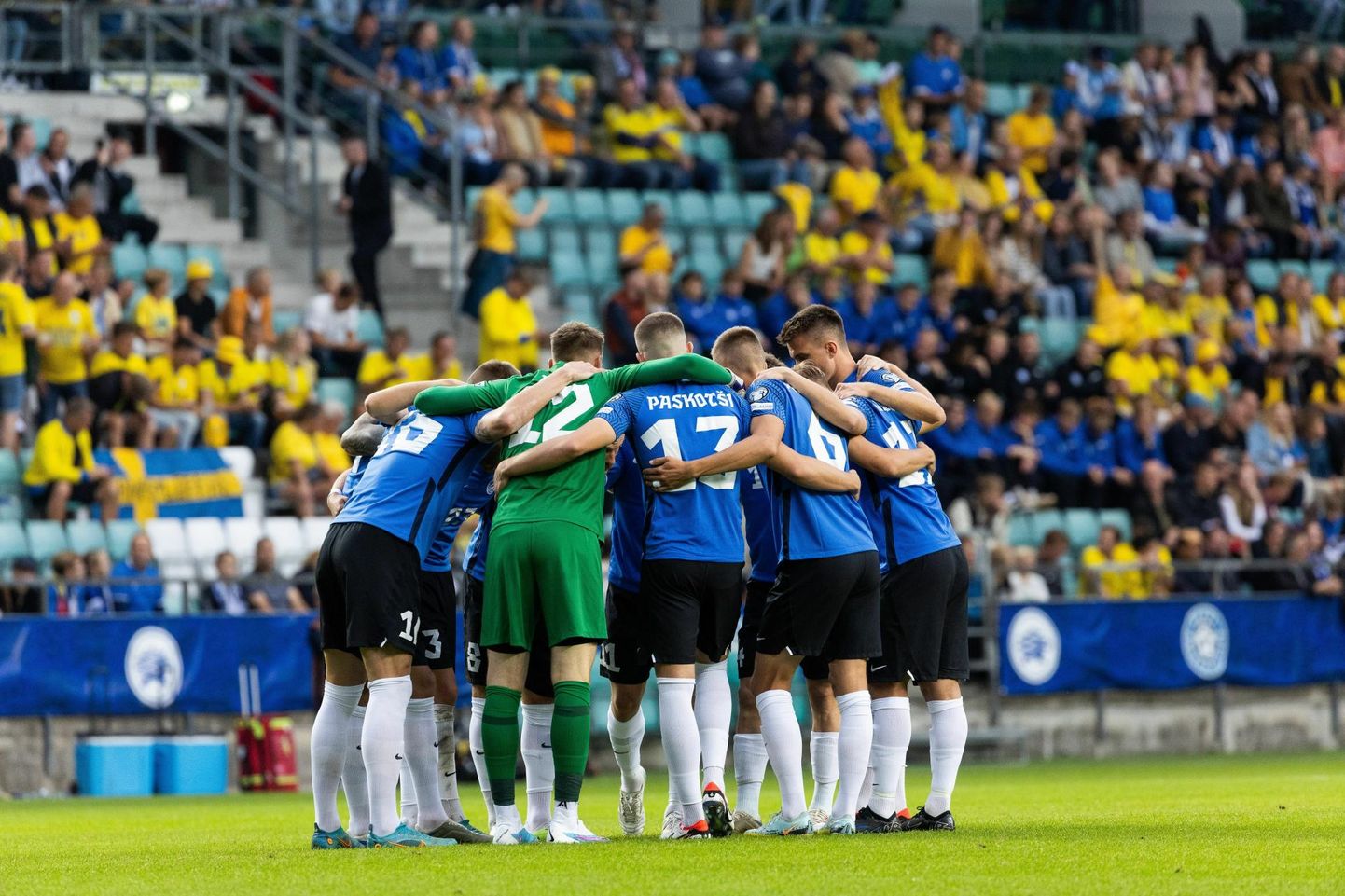 Eesti jalgpallikoondis kohtub täna EM-valikturniiri play-off’i poolfinaalis Poolaga.