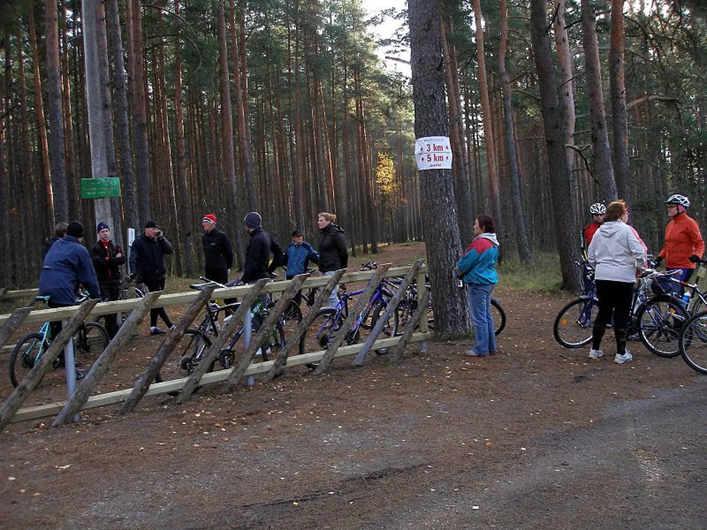 Kogunemine Raeküla metsa 10 km raja rattaretkeks.
