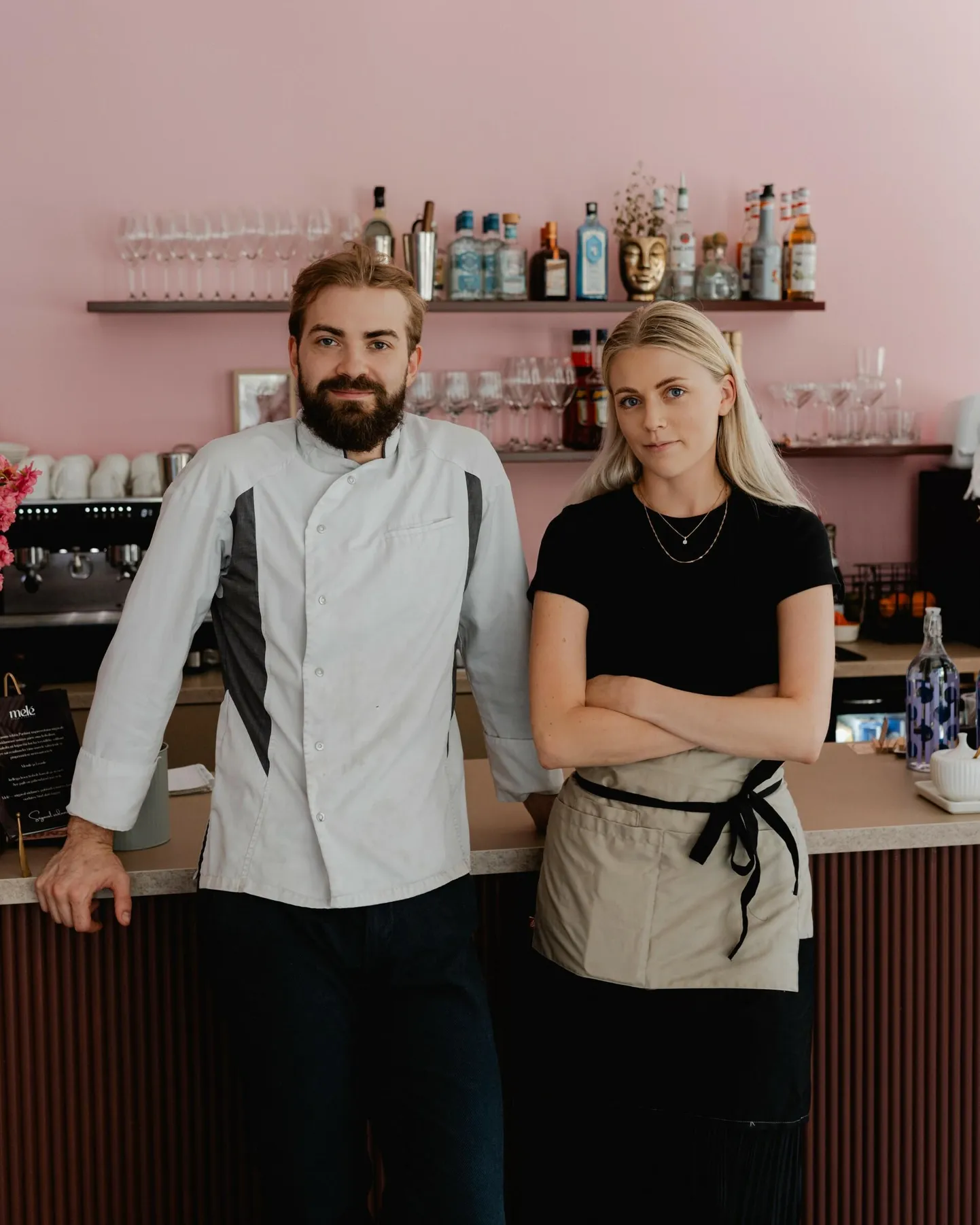 Viljandlanna Kristi Rahulaan avas Tartus Pepleri tänaval prantsuspärase kohviku. Selle peakokk on samuti Viljandist pärit Paul Zujenkov.