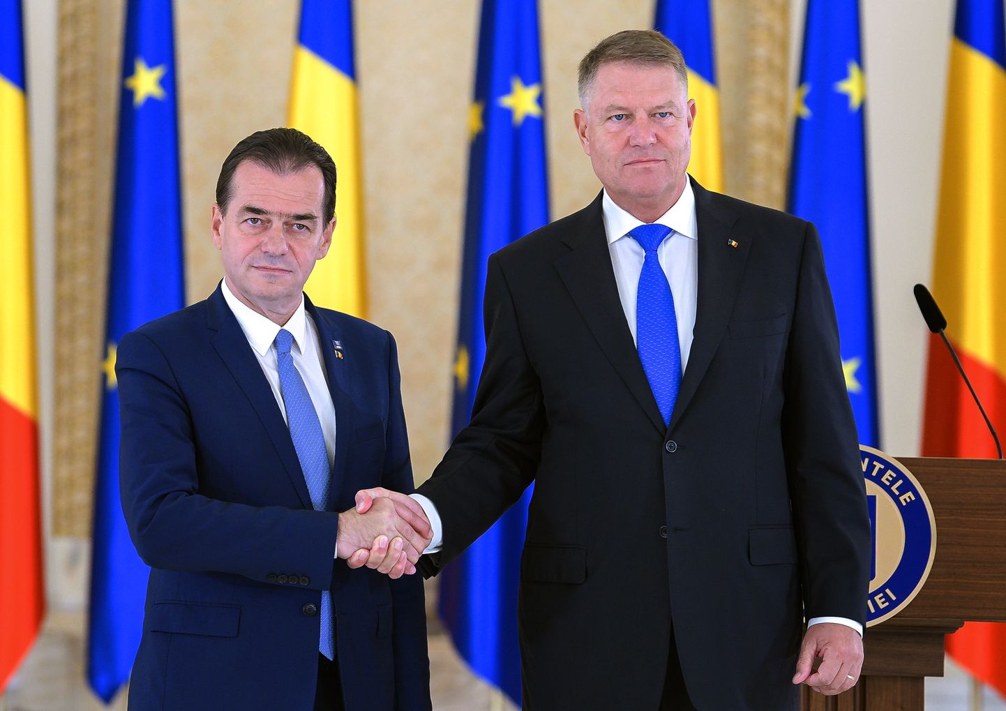 Rumeenia president Klaus Iohannis (paremal) ja peaministrikandidaadiks nimetatud liberaalide liider Ludovic Orban teisipäeval Bukarestis.