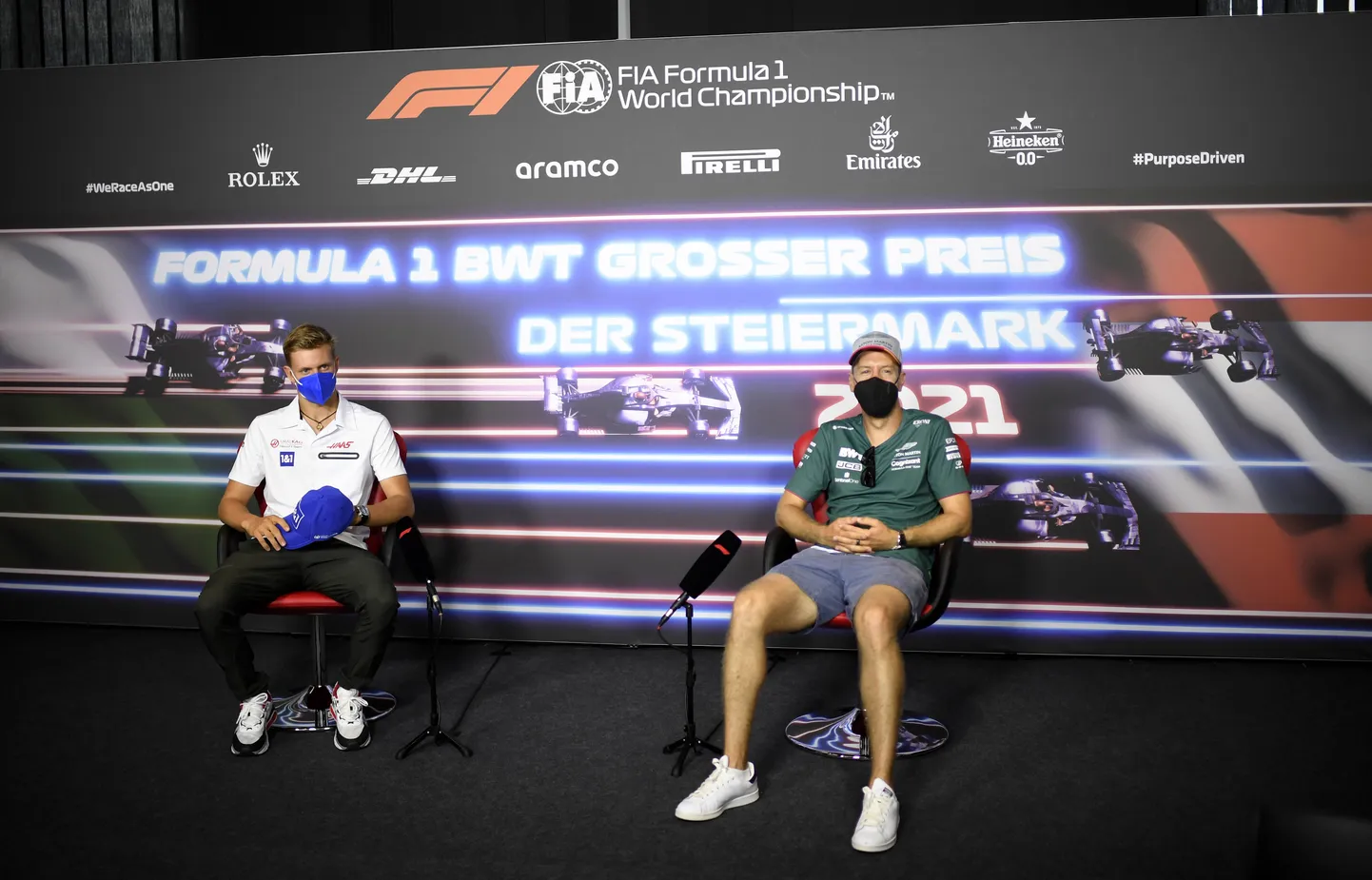 Sebastian Vettel (paremal).